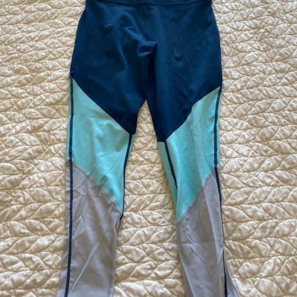 Set of Three Zone High-Waisted 7/8 Fabletics Leggings - Picture 6 of 7